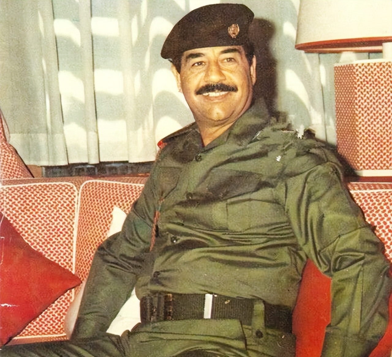 目前美国敢不敢对伊朗动武,美国为何不敢对俄动武