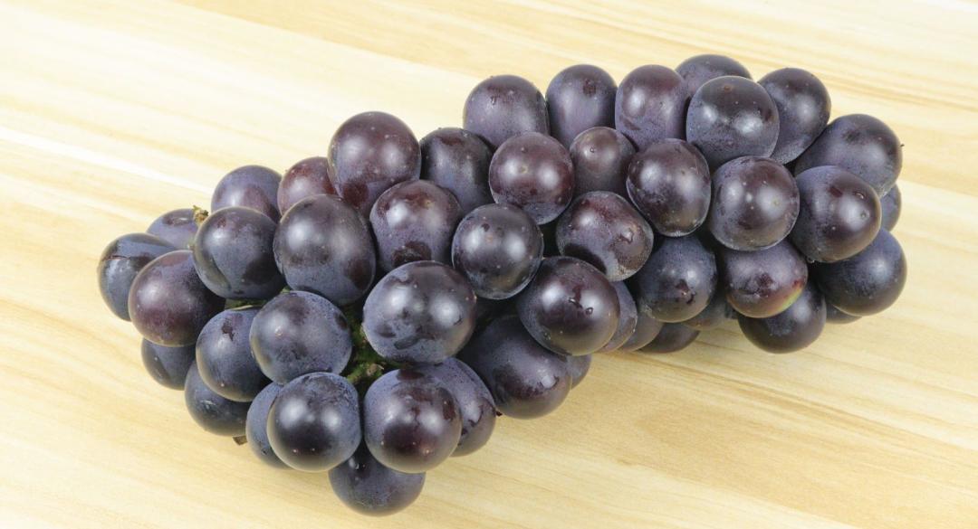 洗葡萄能不能用淀粉洗,洗葡萄时用盐水洗等于吃虫卵