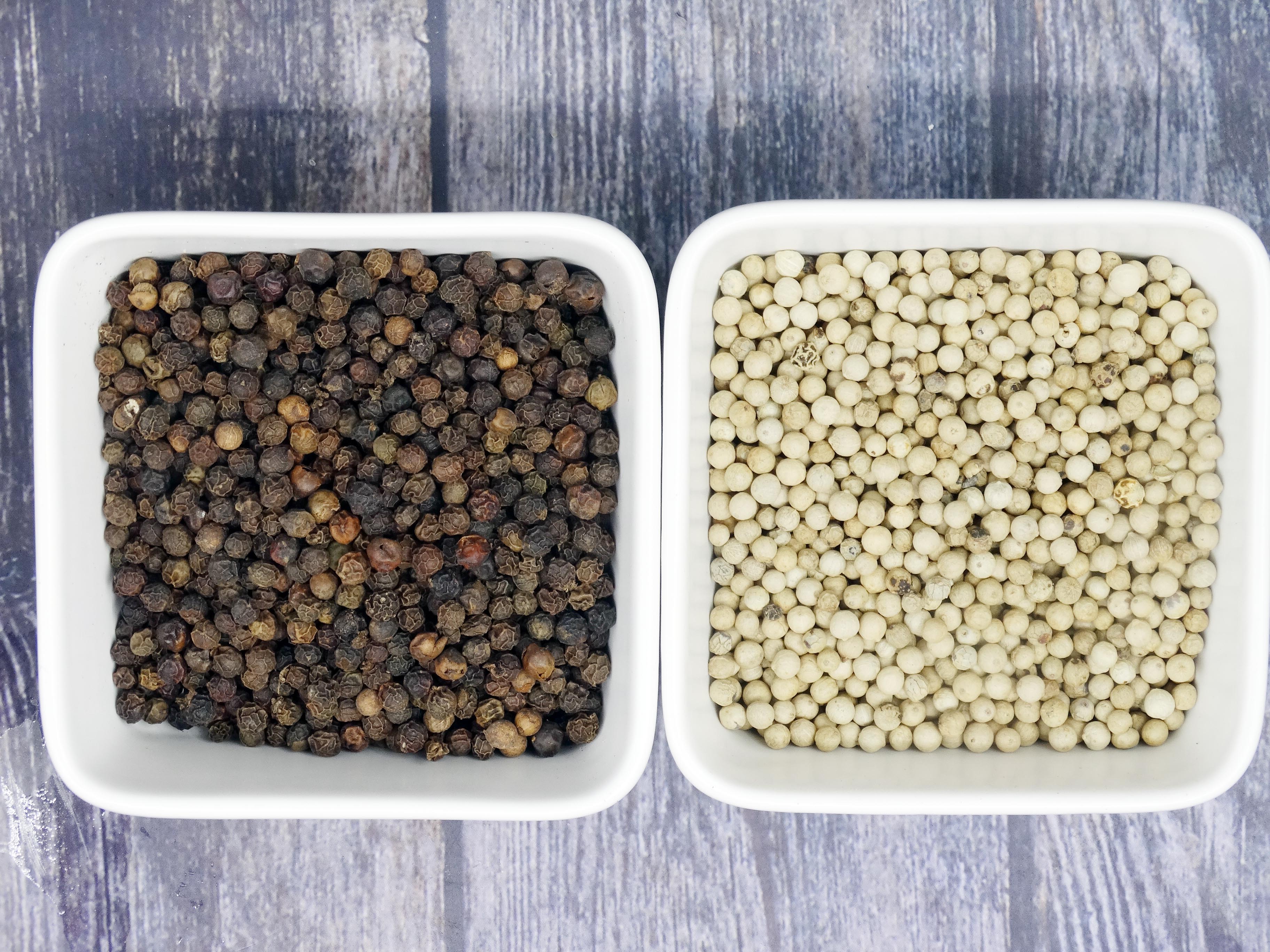 黑白胡椒的调味区别,黑白胡椒粉做菜味道的区别