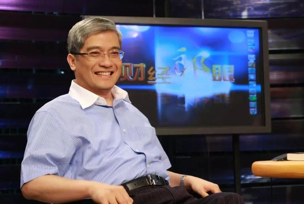 *咸平郎**：*养包**小31岁空姐，联合妻子夺回两套房，还要900万赔偿