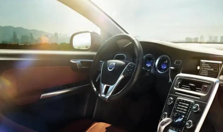 车子经过暴晒怎样正确开空调,天气太热车内空调正确使用