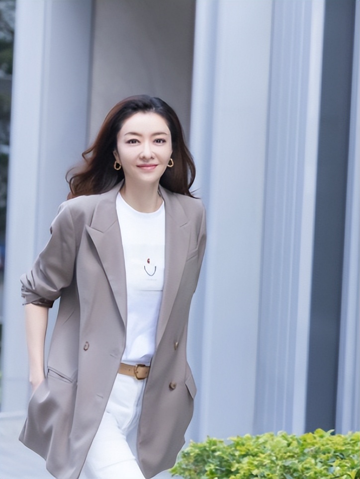 47岁最有气质的女星,身材最好的15位中年女星