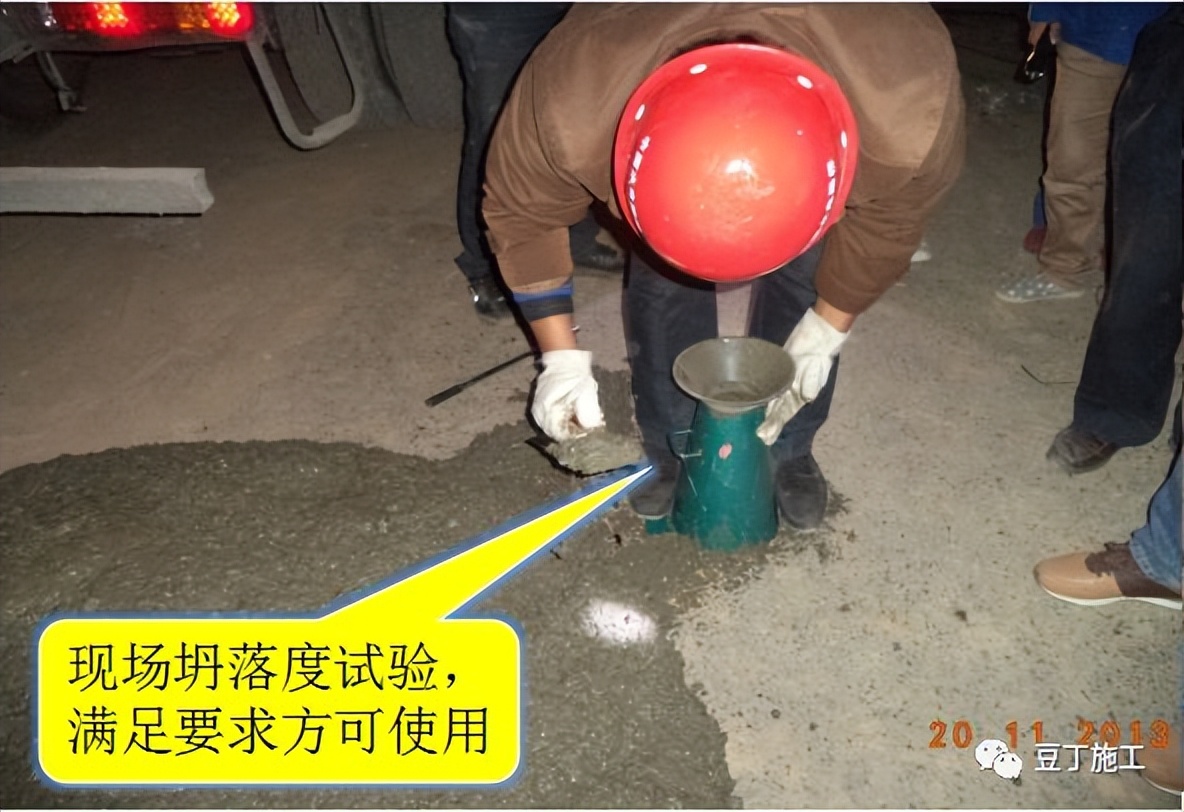 打桩过程中出现塌孔怎么处理,下钢筋笼声测管掉在桩孔里怎么办