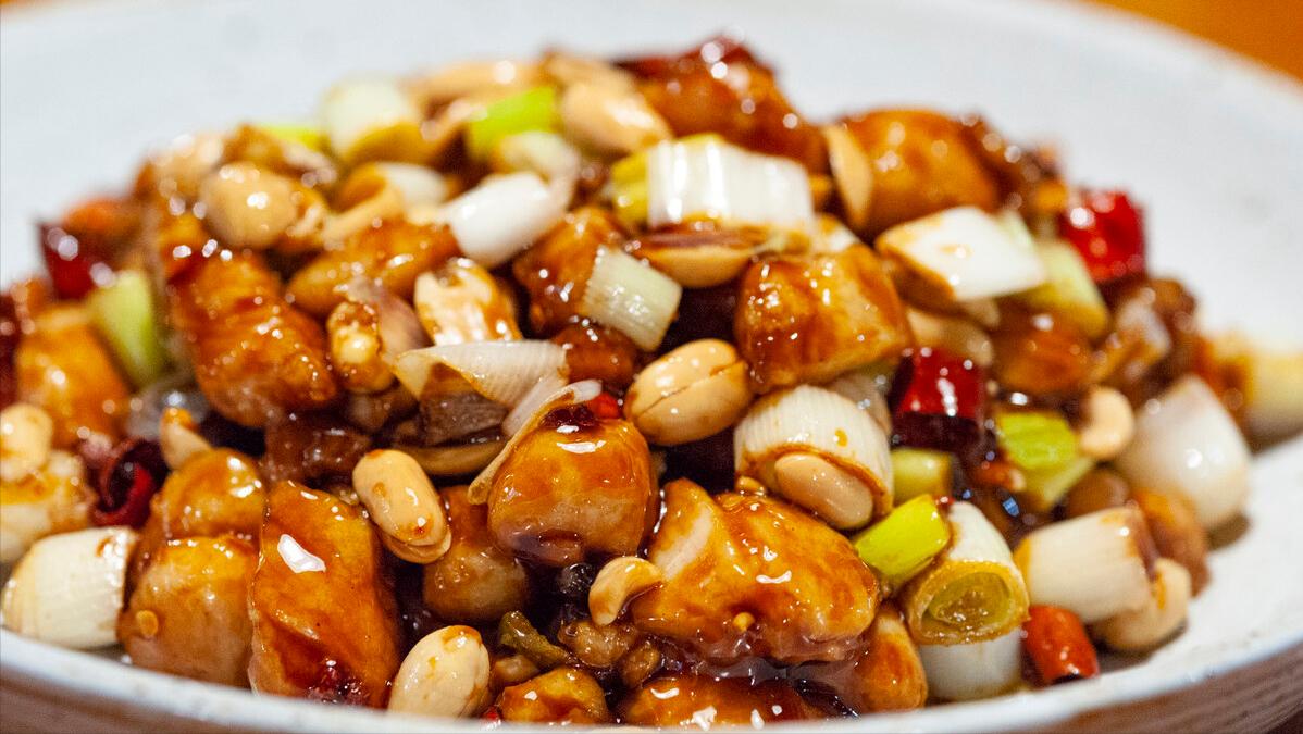 油炸花生米怎么放保持长久的酥脆,油炸花生米要不要泡一下