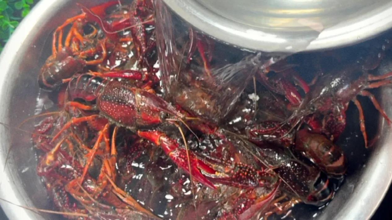 怎么做小龙虾比较入味好吃,怎么做小龙虾既入味又弹