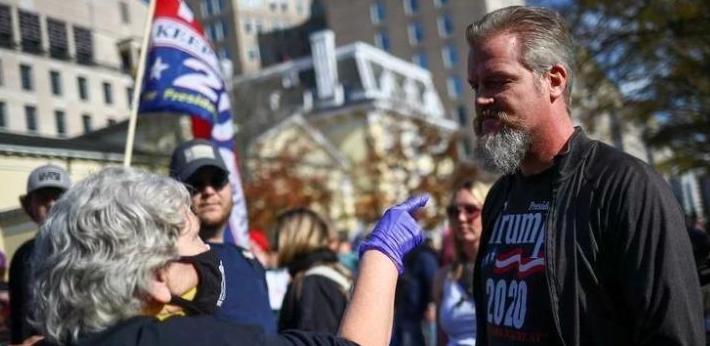 美国“红脖子”遭歧视，被强制绝育比黑人还惨，他们为何被刁难？