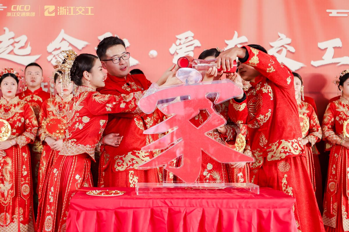 这场工地集体婚礼别具意义！20对“交通侠侣”喜结连理