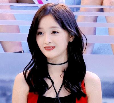 娱乐圈女星龅牙露一颗牙,娱乐圈的假牙女星