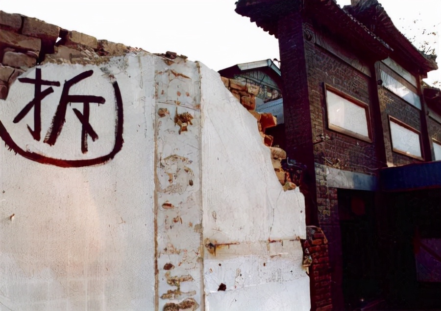 *迁拆**律师讲解：*迁拆**房屋被认定成违建，可从这两个方面维权