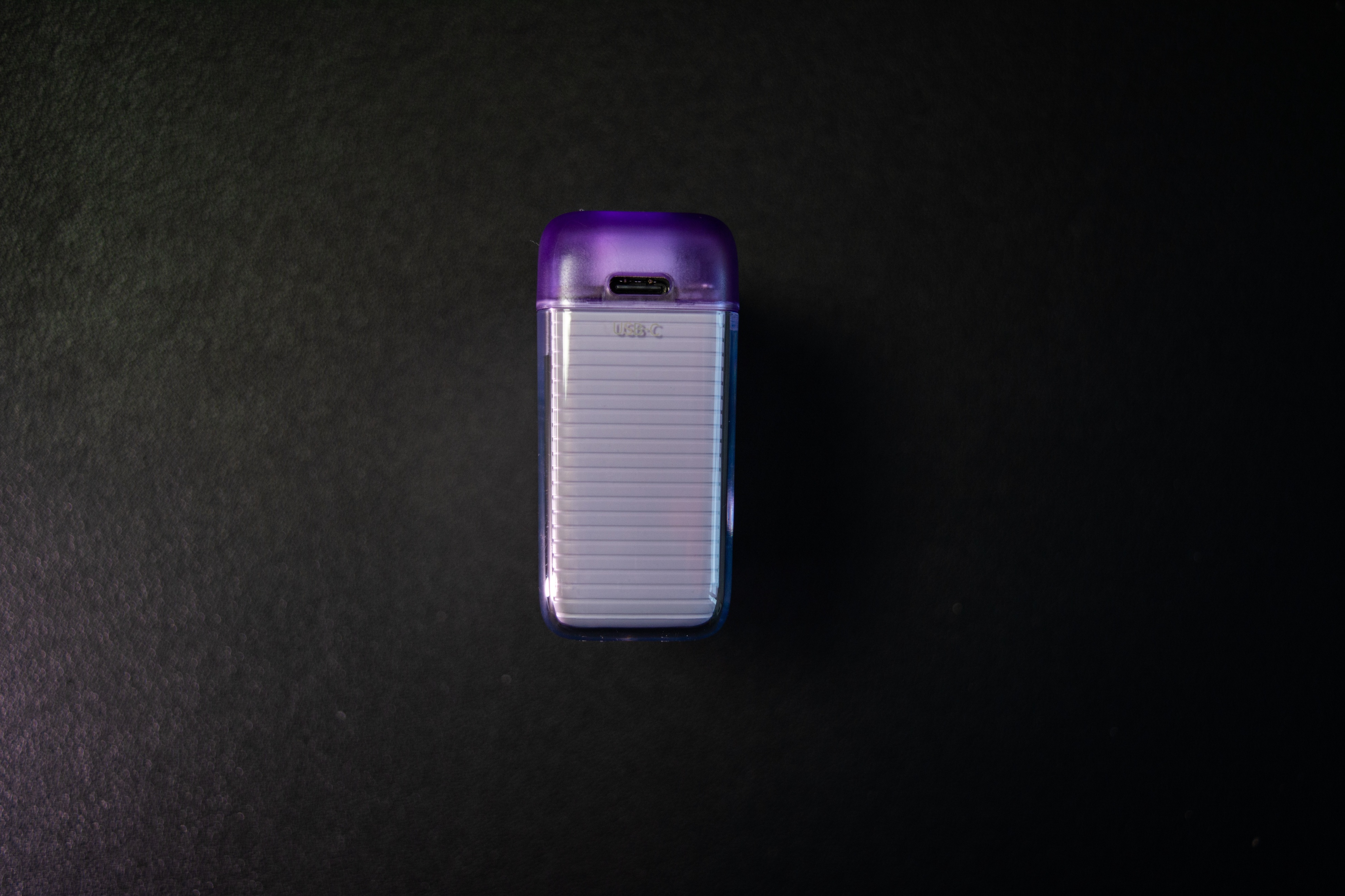 轻便型移动电源推荐,移动电源超薄小巧便携自带线