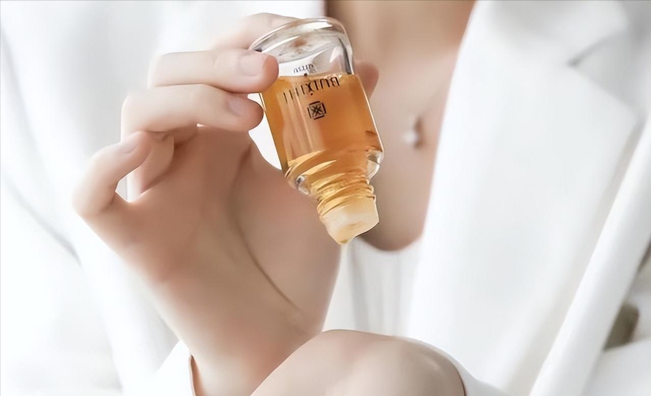 坚持用精华液和不用精华液的区别,精华跟平时用的精华液有什么不同
