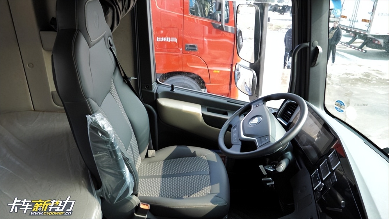 新款欧曼est车头,欧曼银河和est价格差多少