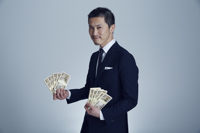 雇员、自雇和企业家：财富创造的道路与风险。