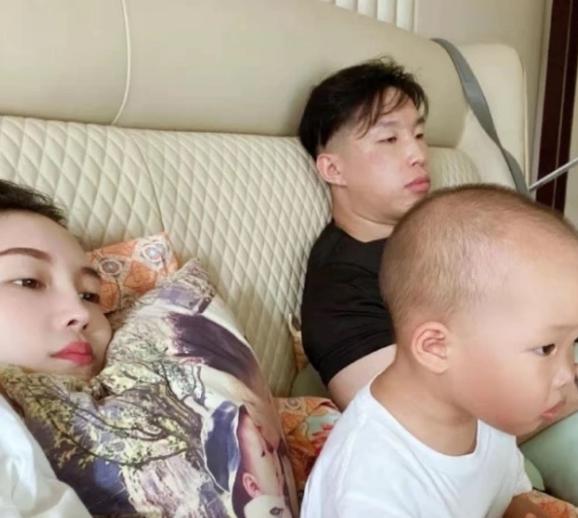 烧饼于谦德云社,德云社徒弟调侃于谦缺席