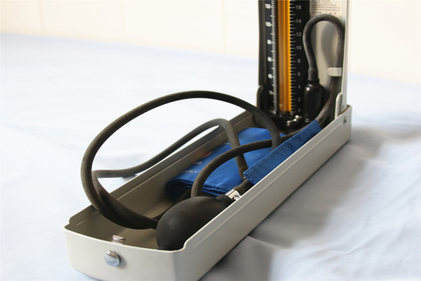 长期吃降压药有四种危险要注意,吃降压药会引起肾衰竭吗