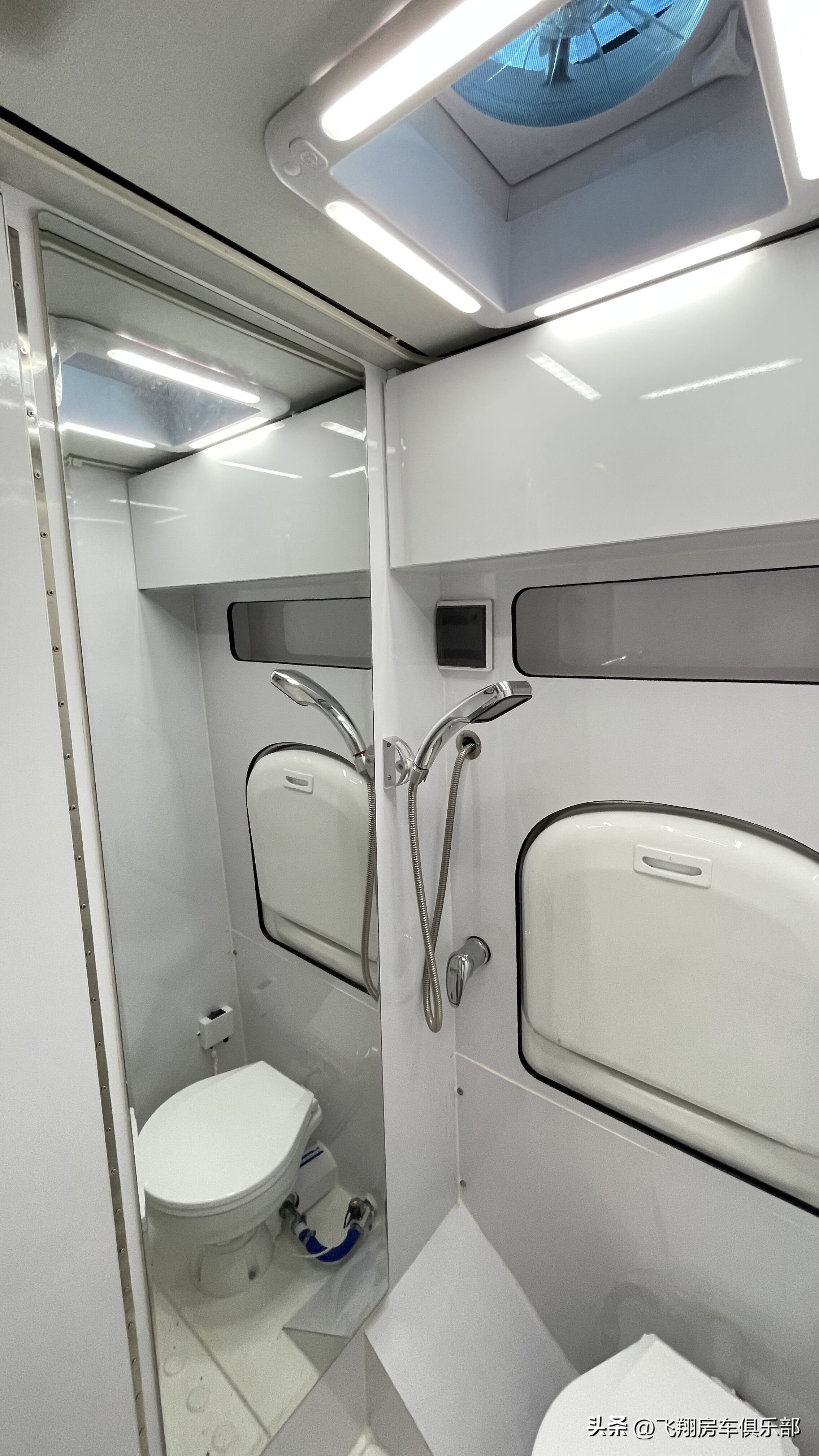 大空间房车二层别墅,福特新全顺房车6座4卧b型房车