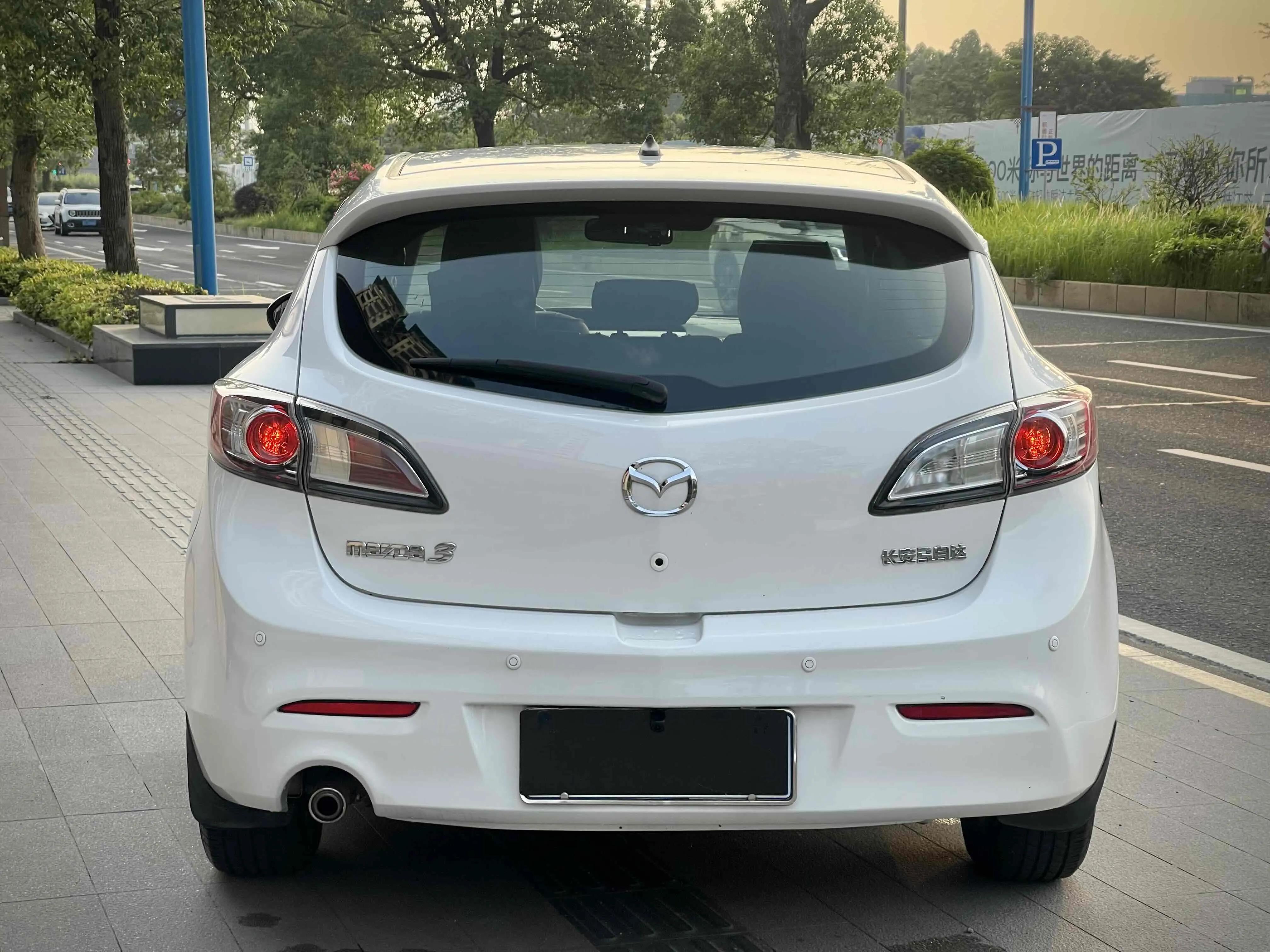 马自达3星骋11款图片,马自达3星骋两厢2012款1.6自动