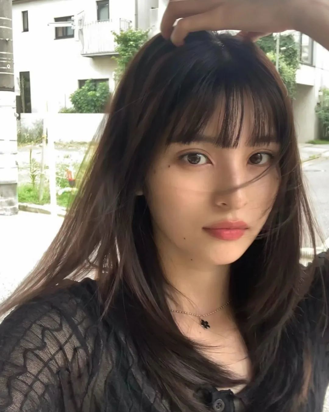 女生齐刘海和中分哪个更减龄,2021减龄最火发型齐刘海