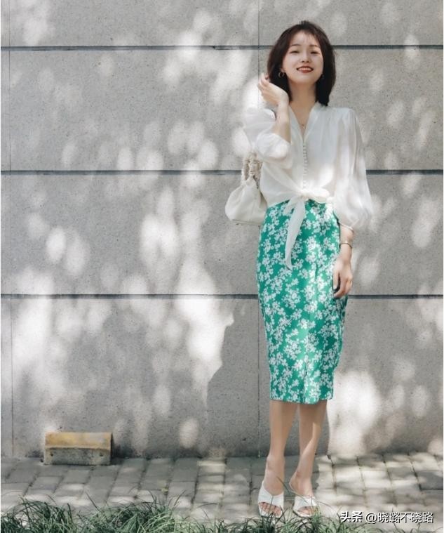 今年流行的“法式衫”，很适合三四十岁的女人，时髦优雅还百搭