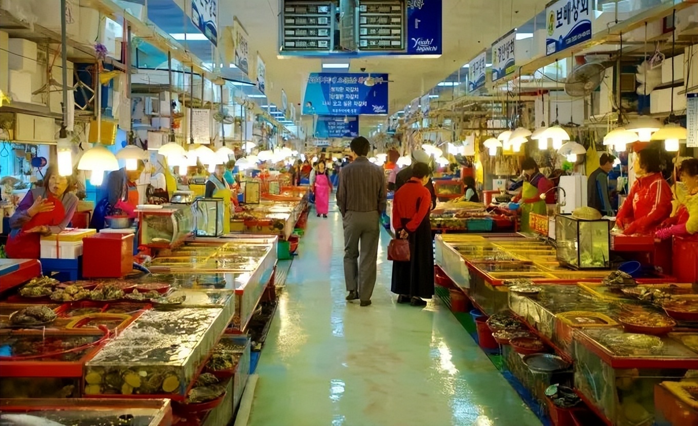 广西单身小伙赚到第一份工资,广西小伙养鱼赚百万