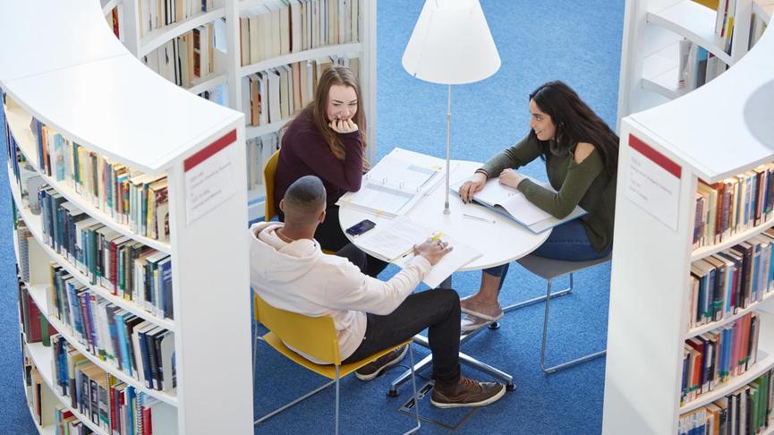 外国的留学生将面临英国大学禁令;通胀给欧洲黑色星期五蒙上阴影