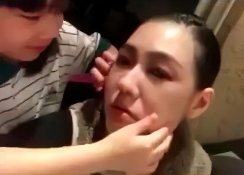 狂揽*钟金**奖、歌坛天后、美艳亲王，她们貌美有才却被伴侣无情伤害