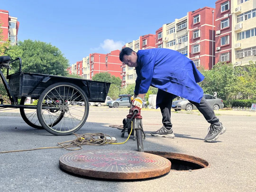 发现*善美真**|用心服务居民，做最美管道疏通人