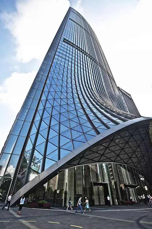 【以案告诫】我在投资公司当销售经历告诉你：微信美女骗人的套路