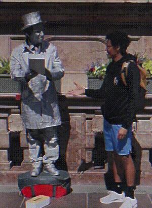 一七年让代购买的漫画，昨天联系我说他出来了，问我书还要不要