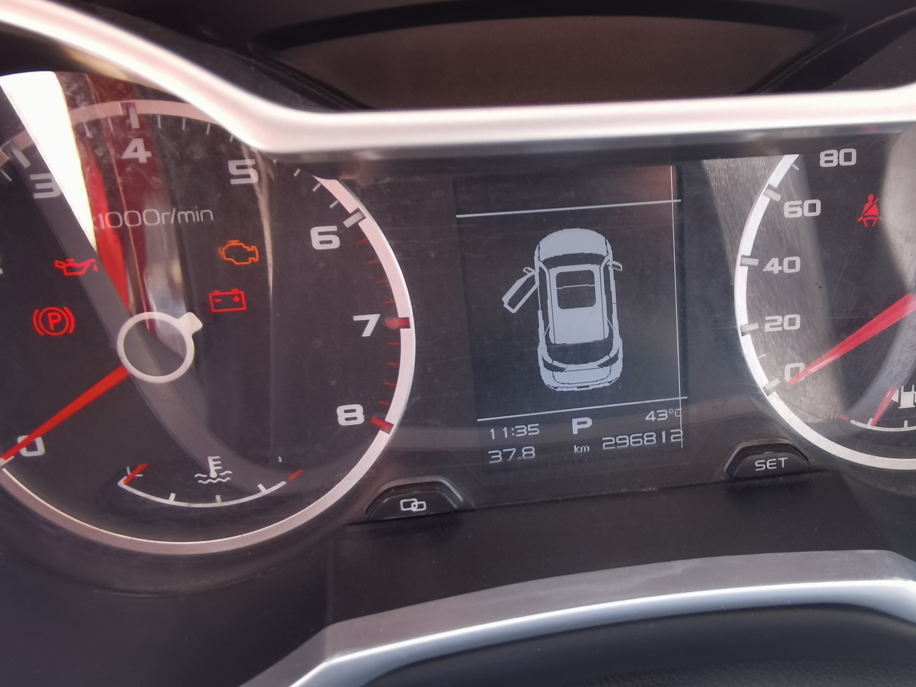 吉利5年多的轿车,5年吉利帝豪跑9万公里值多少钱