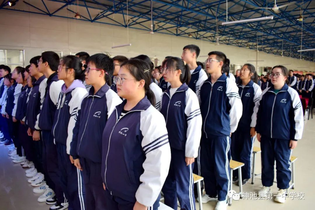 学校纪念五四运动暨表彰大会流程,我校七一表彰大会隆重召开