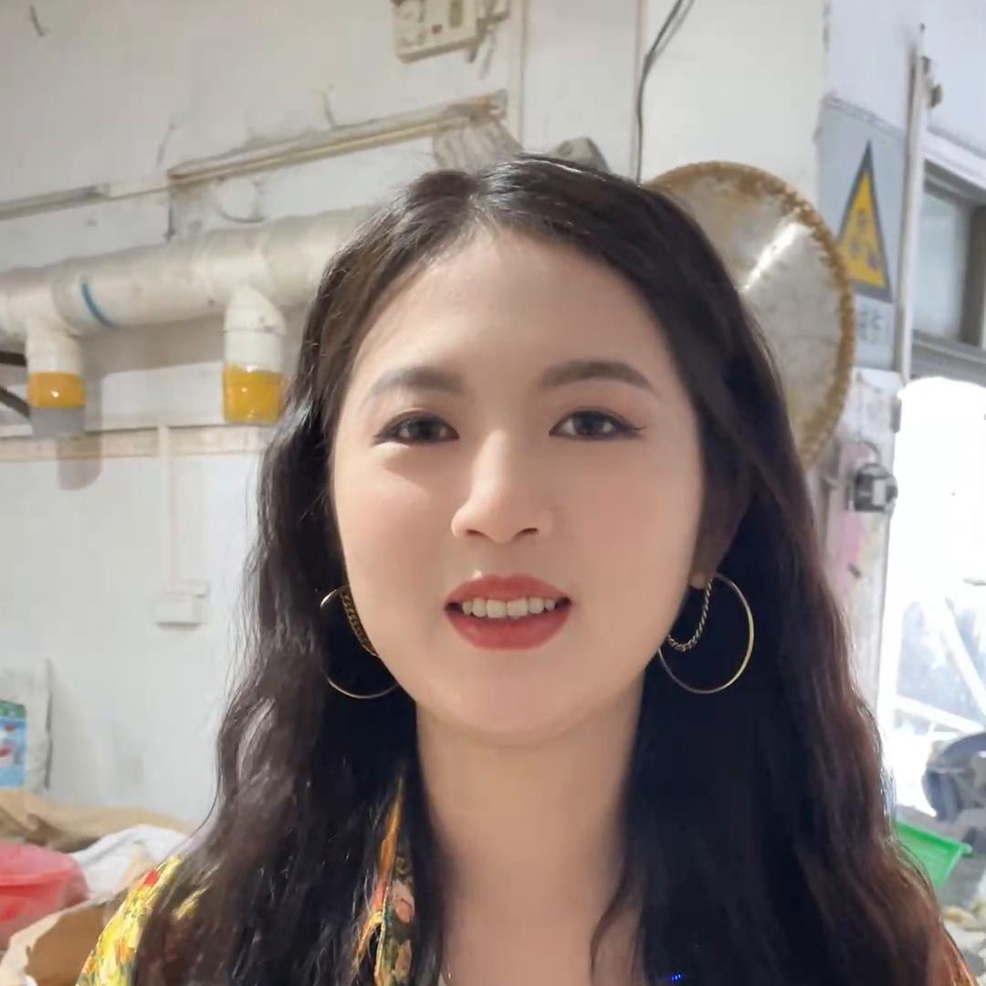 姐妹们的一周年礼物当然是小敏亲手设计啦！#珠宝首饰