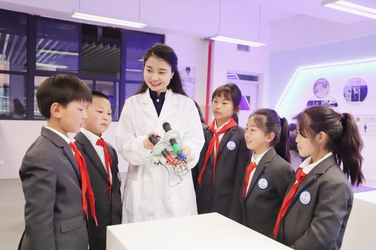 西安视立美视力健康管理,学校儿童青少年近视防控工作情况