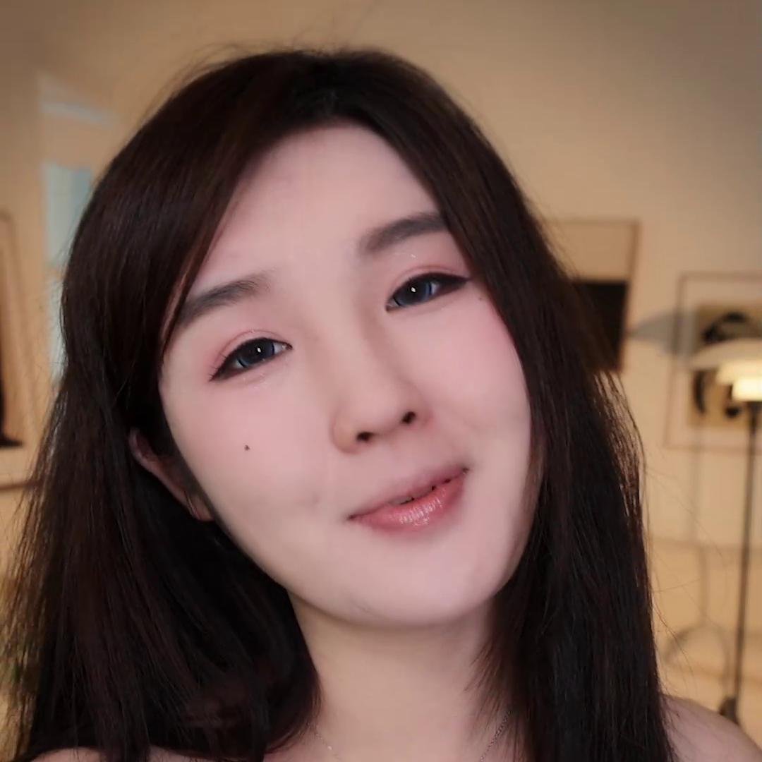 男生闪躲女生保持距离,男生闪躲女生的目光