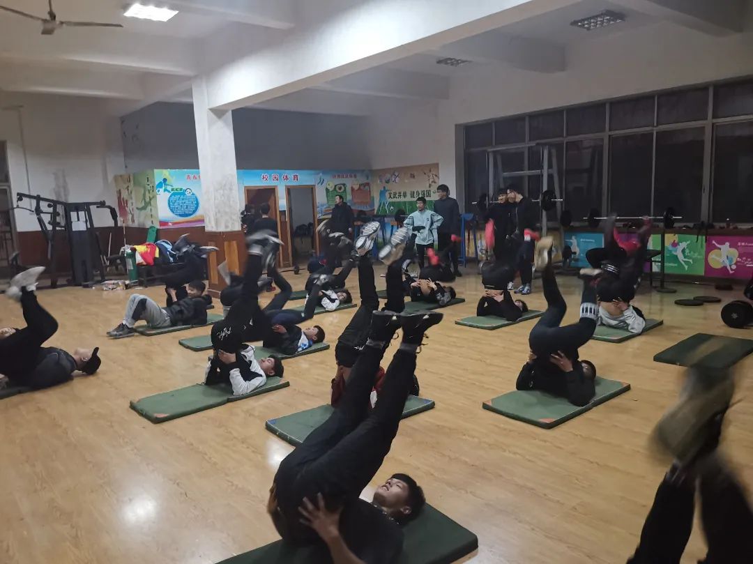 谱写青春之歌弘扬运动精神,谱写生命之歌弘扬运动精神