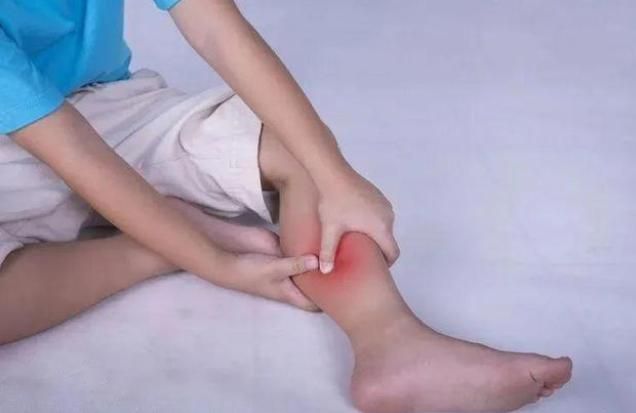 睡觉突然腿抽筋可能并非缺钙,睡觉时腿抽筋是缺钙还是血脂高