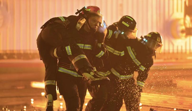 致敬平凡英雄电影,平凡英雄感人的电影催人泪下