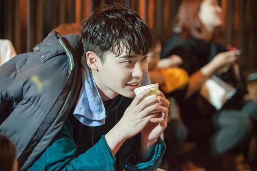 不为你花钱的男孩真的不爱你吗,男生说很爱你却不愿意为你花钱