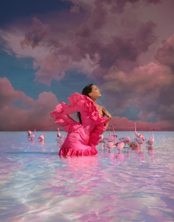 性感时尚的模特遇见大胆的时尚摄影师,会碰撞出怎样的性感火花?