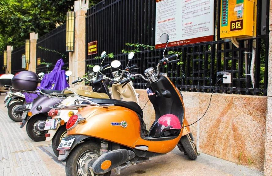 电动车电池鼓包是充电器的问题吗,电动车电池鼓包了是什么原因