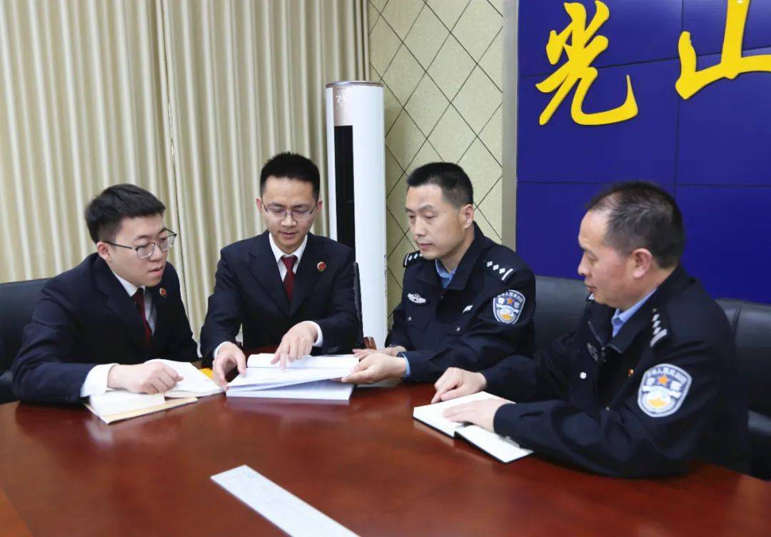 这款App背后藏着一个“隐形*场赌**”｜今晚九点半