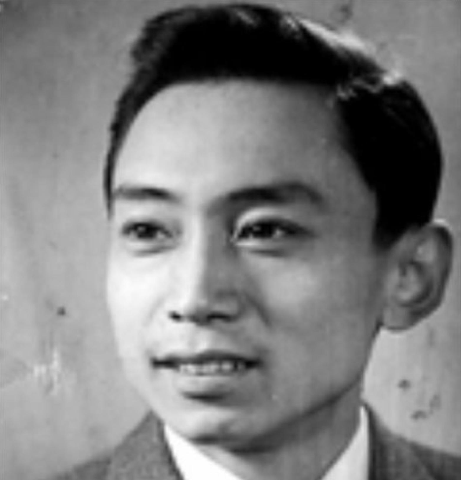 自己住豪宅娶娇妻，却对儿子30年不闻不问，晚年欲买豪车劝子回家