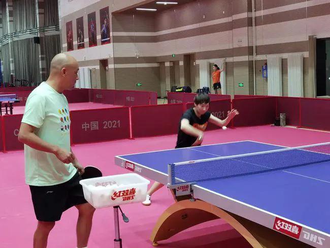 国乒教练肖战家庭成员,国乒教练肖战的真实年龄