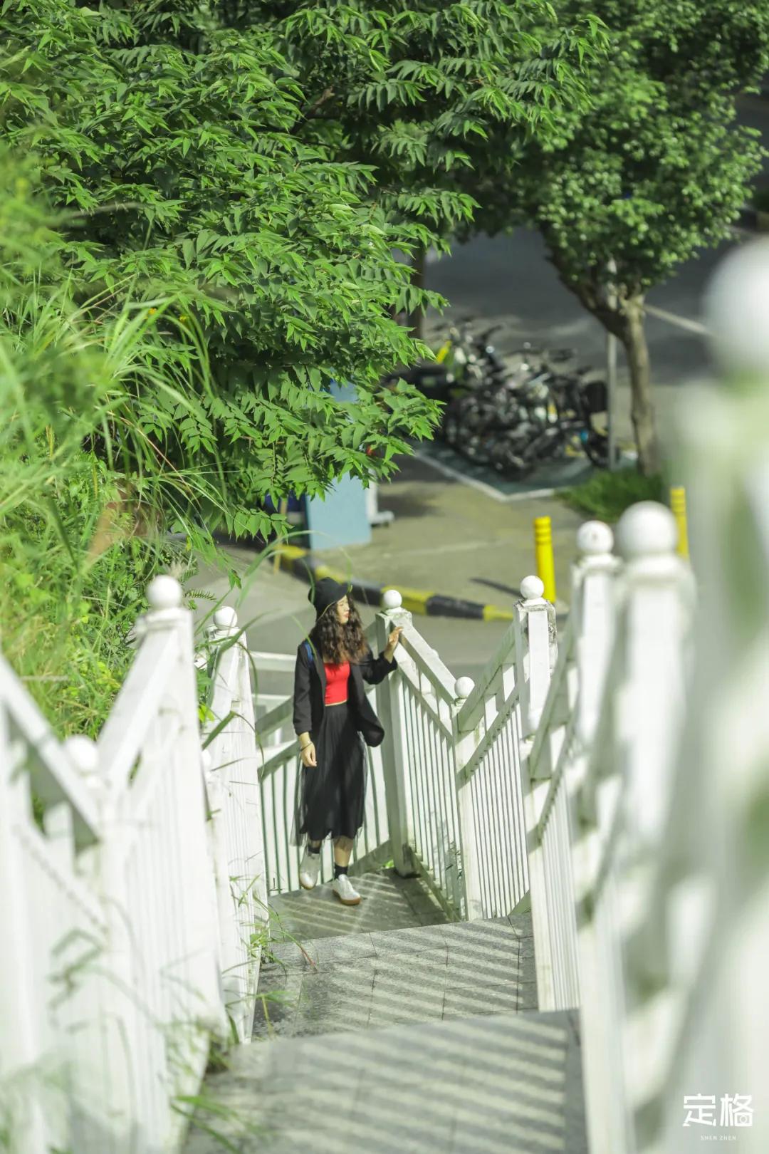 深圳百米长「纯白登山梯」，打卡绝了