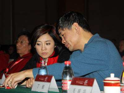 离婚18年，富豪丁健和许戈辉生下女儿，她的北大前妻如今怎样了？