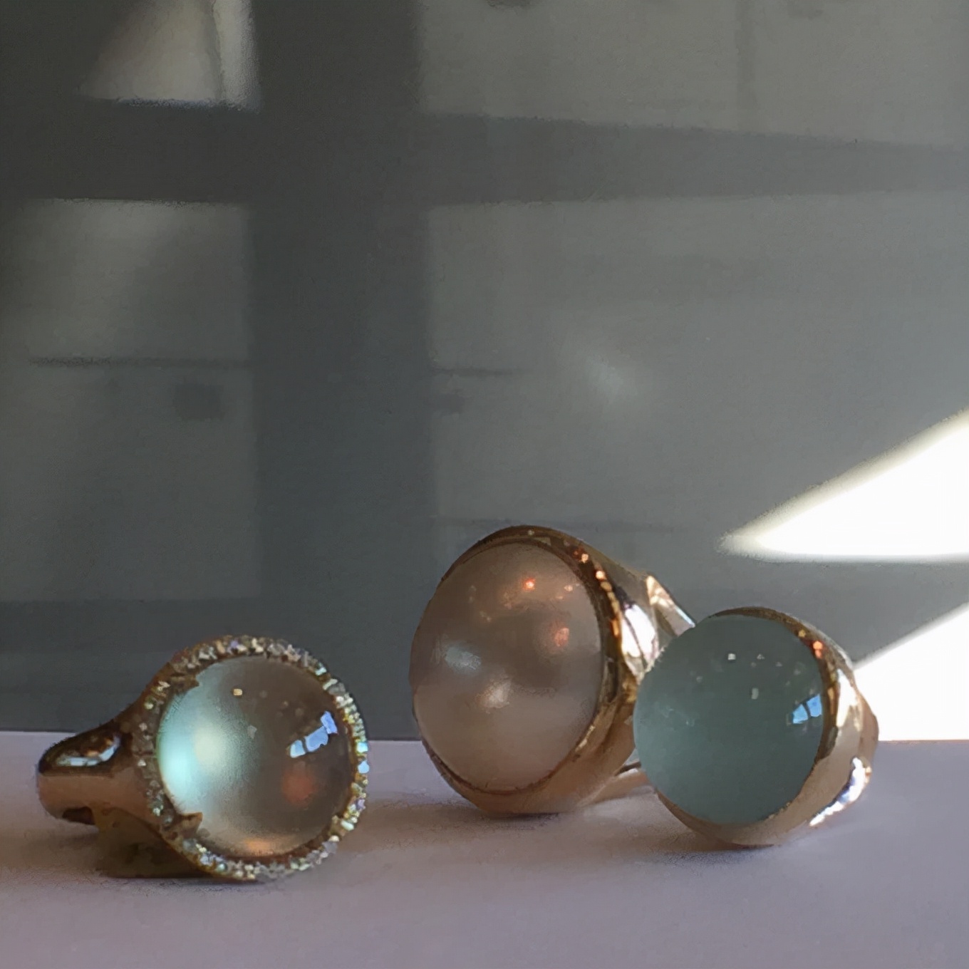 满筐圆实骊珠滑,入口甘香冰玉寒——葡萄石