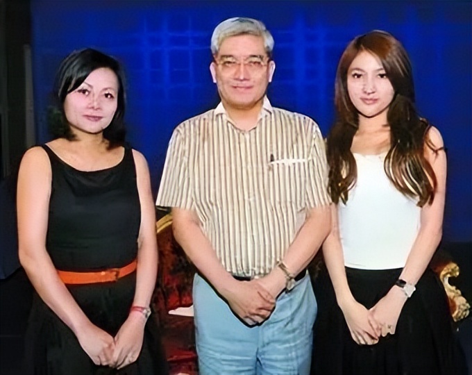 谁说虎毒不食子?亲手把郭美美推入深渊的始作俑者,是她亲妈