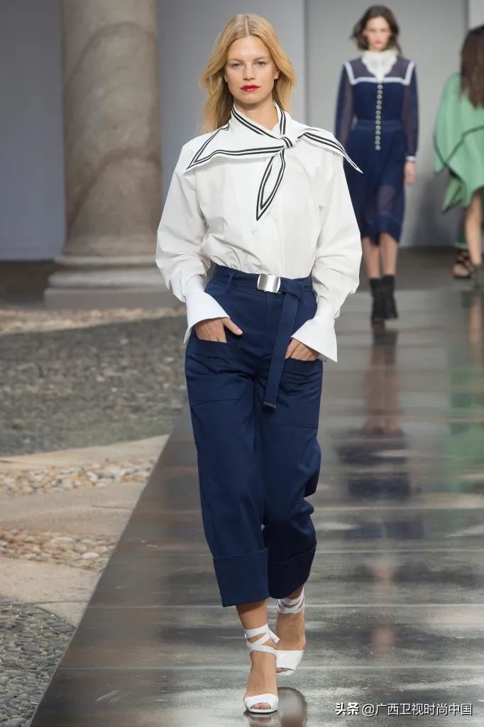 简单又时髦的丝巾系法你学到了吗,美丽时尚精美基础丝巾推荐