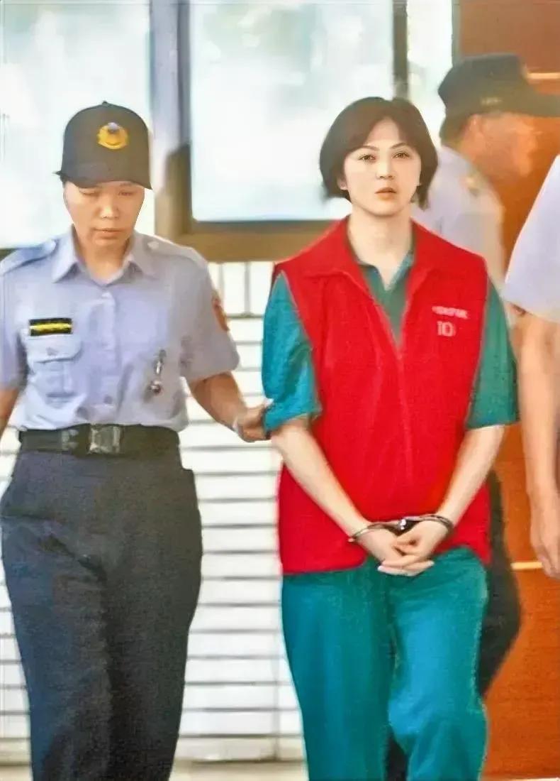 蛇蝎女陷害亿万千金,蛇蝎美女杀害继父骗保险