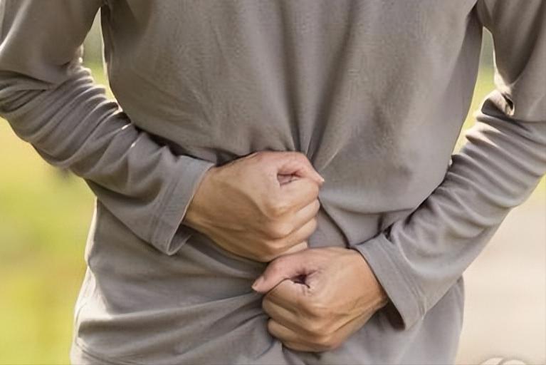 1984年,医生误将手术针缝进女子*体下**,32年后当事人:赔我100万